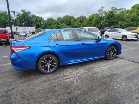 Used 2019 Toyota Camry SE FWD image 4