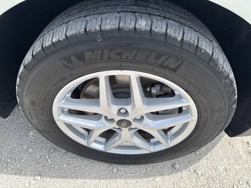 Used 2024 Ford Edge SEL image 11