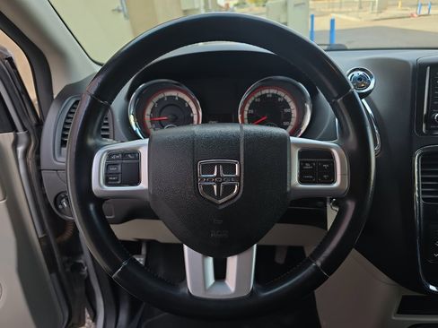 Used 2017 Dodge Grand Caravan SE w/ Power Window Group image 13