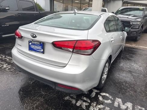 Used 2017 Kia Forte LX FWD image 4