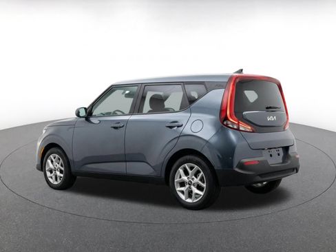 Used 2025 Kia Soul LX w/ LX Technology Package FWD image 7