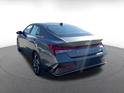 Used 2025 Hyundai Elantra Limited image 11