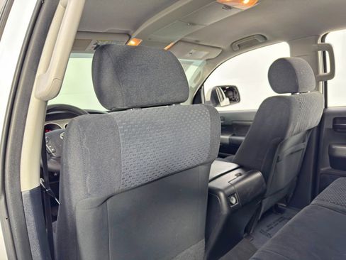 Used 2010 Toyota Tundra w/ SR5 Package image 28