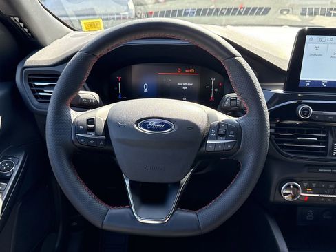 Used 2025 Ford Escape ST-Line w/ Cold Weather Package image 13