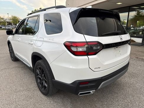 Used 2025 Honda Pilot Touring image 11