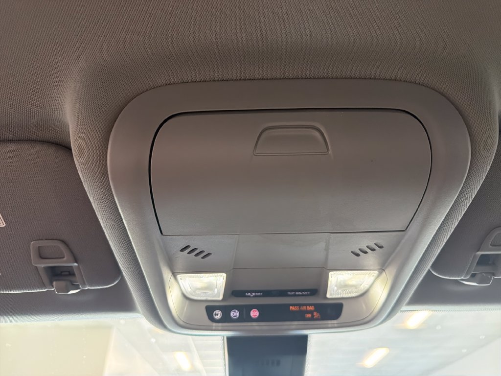 Used 2023 GMC Terrain SLE w/ Driver Convenience Package FWD image 21