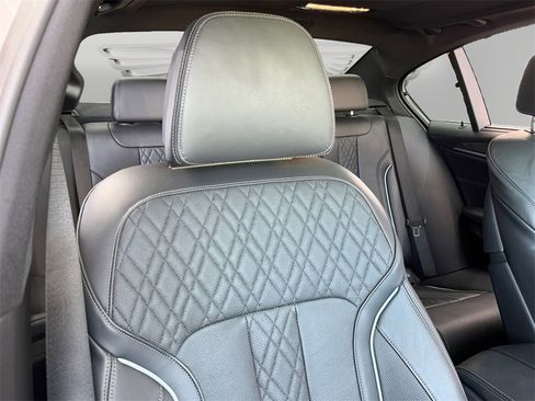 Used 2020 BMW M550i xDrive w/ Dynamic Handling Package image 14