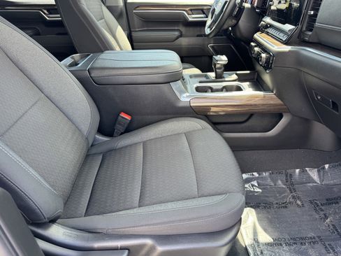 Used 2025 Chevrolet Silverado 1500 LT image 8