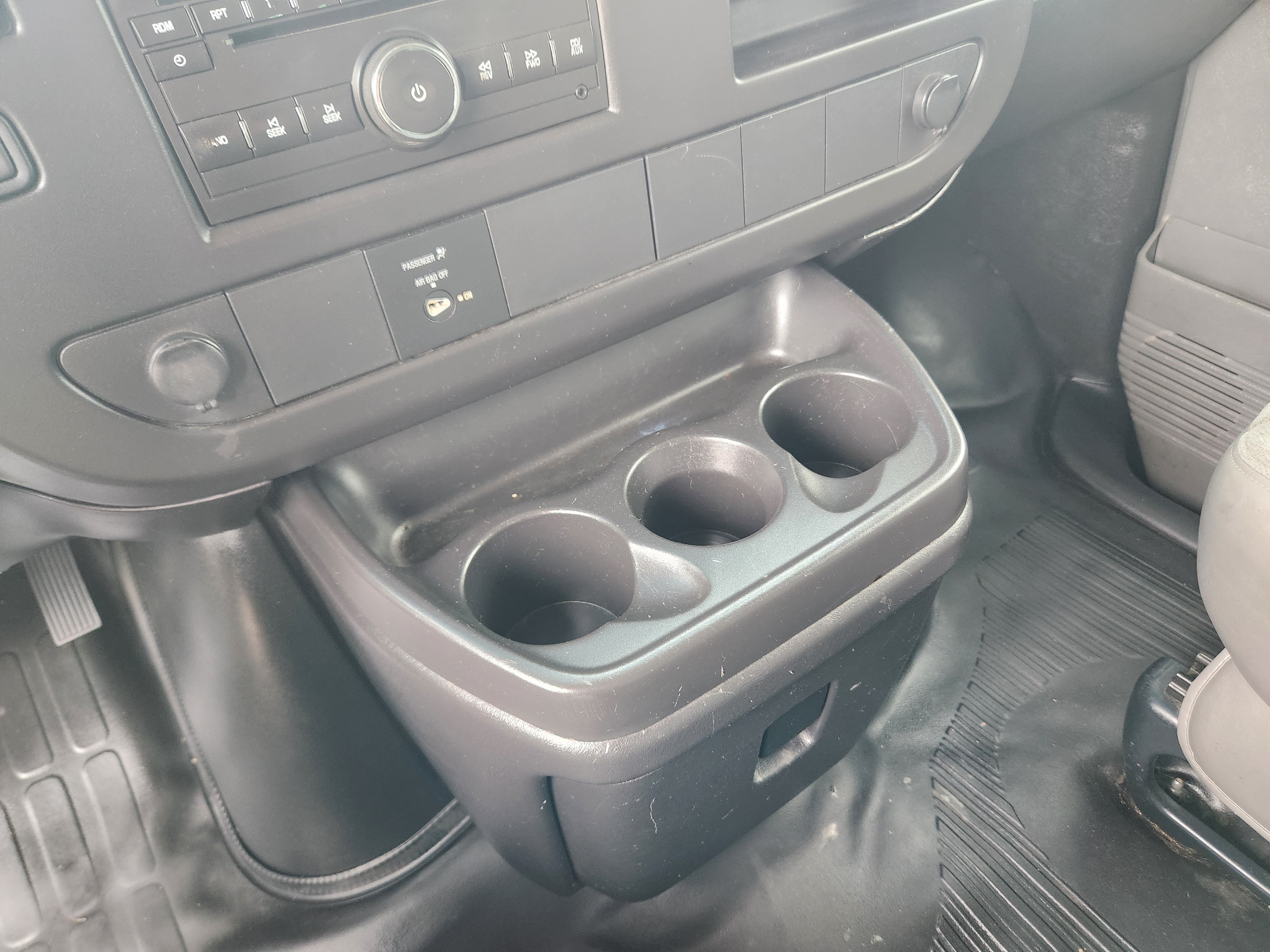 Used 2010 Chevrolet Express 2500 RWD image 16