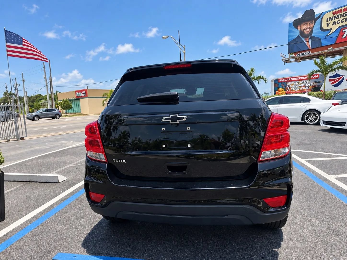 Used 2021 Chevrolet Trax LT w/ Midnight Edition FWD image 8