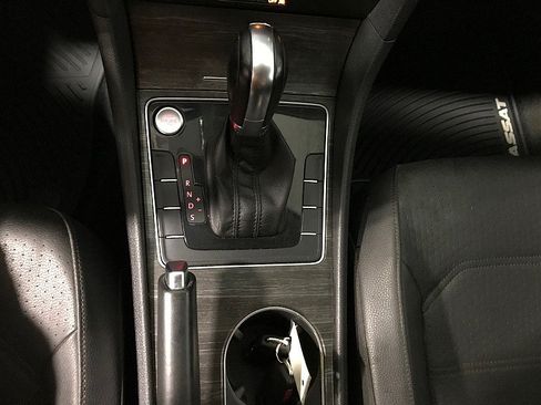 Used 2016 Volkswagen Passat 1.8T SE FWD image 30