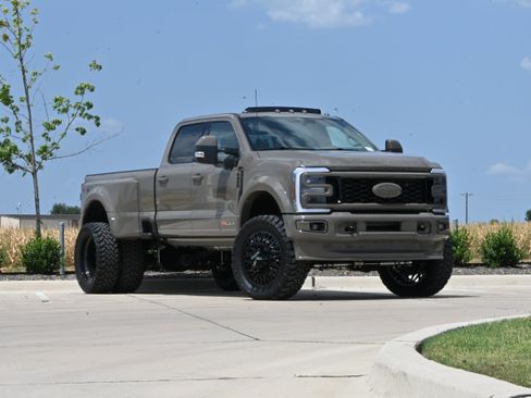 Used 2026 Ford F450 Platinum w/ Platinum Plus Package AWD/4WD image 2