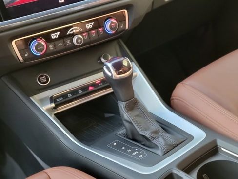 Used 2024 Audi Q3 2.0T Premium image 26