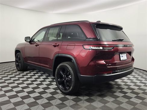 Used 2023 Jeep Grand Cherokee Limited w/ Black Appearance Package image 3
