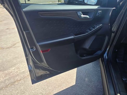 Used 2020 Ford Escape Titanium w/ Titanium Premium Package 2.0 image 24