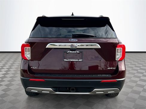 Used 2022 Ford Explorer XLT w/ Equipment Group 202A image 6