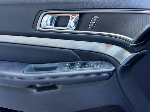 Certified 2019 Ford Explorer XLT w/ Equipment Group 201A FWD image 12