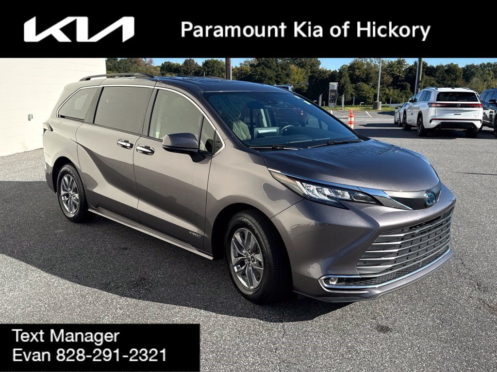 Used 2021 Toyota Sienna XLE FWD image 3