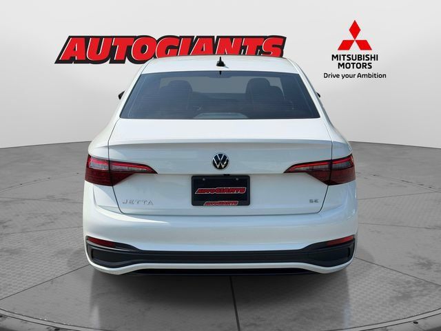 Used 2024 Volkswagen Jetta SE w/ Panoramic Sunroof Package FWD image 3