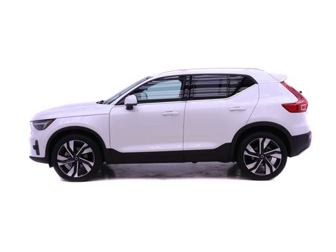 Certified 2024 Volvo XC40 B5 Plus w/ Protection Package Premier image 5