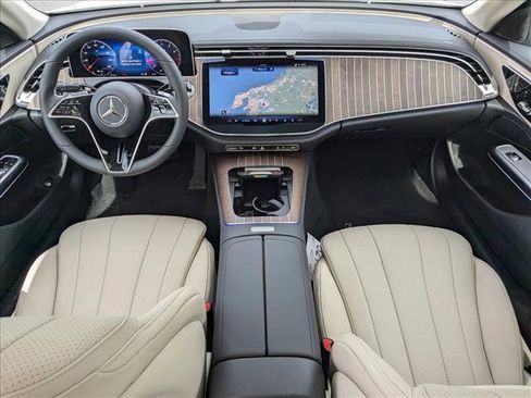 Used 2025 Mercedes-Benz E 350 4MATIC Sedan image 14