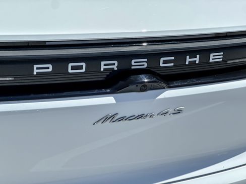 Used 2025 Porsche Macan 4S Electric AWD/4WD image 28