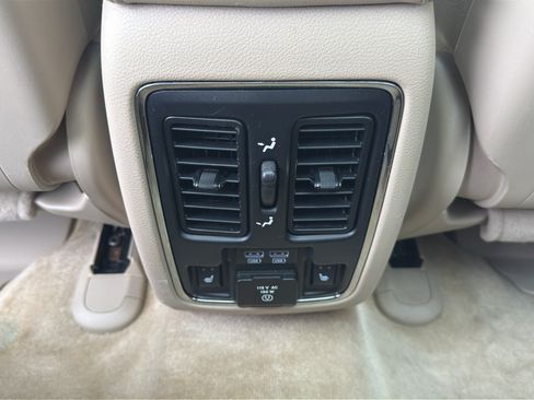 Used 2019 Jeep Grand Cherokee Overland AWD/4WD image 29