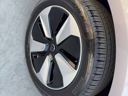 New 2026 Volvo EX90 Plus image 17