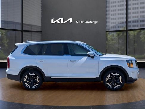 Used 2024 Kia Telluride S image 7