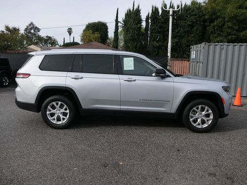 Used 2023 Jeep Grand Cherokee L Limited image 3