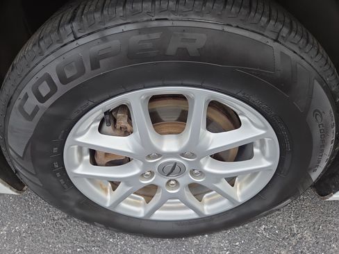 Certified 2022 Chrysler Voyager LX FWD image 13