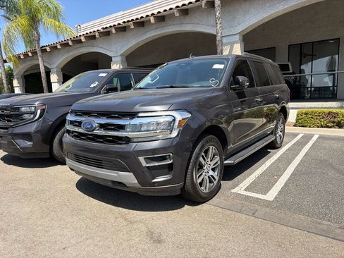 Used 2023 Ford Expedition Limited AWD/4WD image 3
