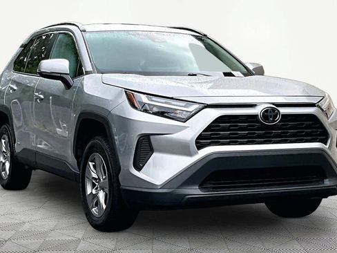Used 2025 Toyota RAV4 XLE AWD/4WD image 3