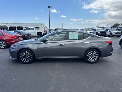 Used 2025 Nissan Altima 2.5 SV FWD image 6