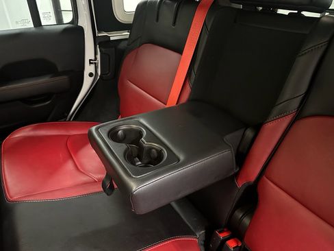 Used 2023 Jeep Wrangler Unlimited Rubicon 4xe image 33