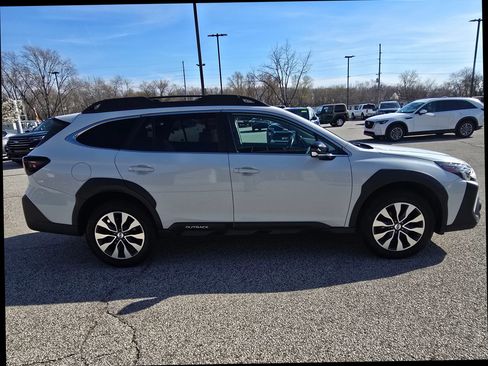 Used 2023 Subaru Outback Limited image 5