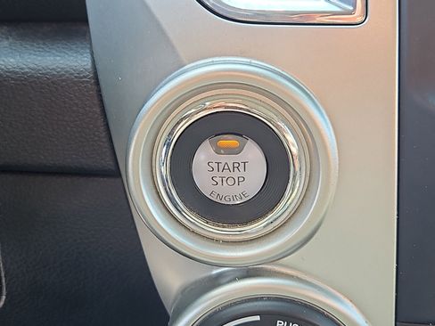 Used 2021 Nissan Titan SV w/ SV Convenience Package image 18