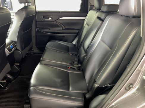 Used 2016 Toyota Highlander XLE image 25