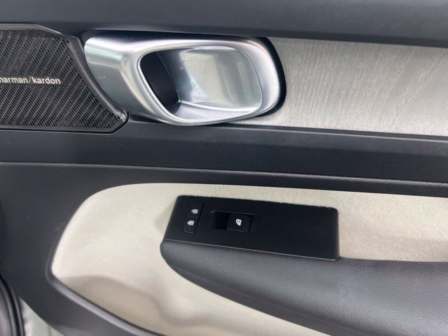 Certified 2023 Volvo XC40 B5 Ultimate w/ Protection Package Premier AWD/4WD image 25
