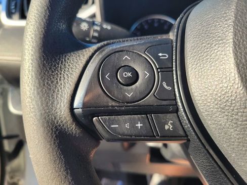 Used 2021 Toyota RAV4 LE image 28