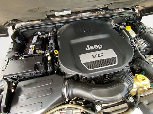 Used 2015 Jeep Wrangler Rubicon w/ Power Convenience Group AWD/4WD image 27