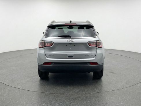 Used 2025 Jeep Compass Limited image 7