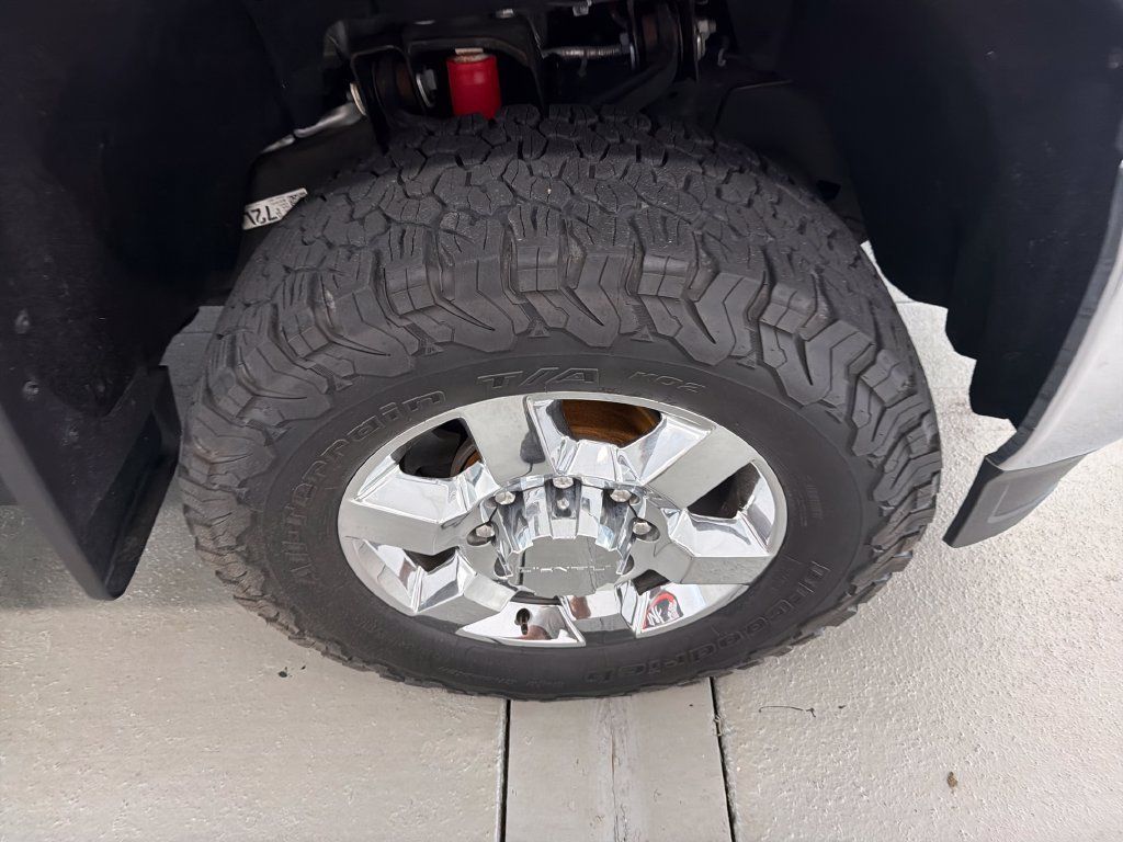 Used 2018 GMC Sierra 2500 SLT w/ Duramax Plus Package AWD/4WD image 4