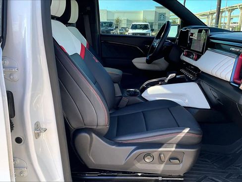 Used 2024 GMC Canyon AT4X image 9