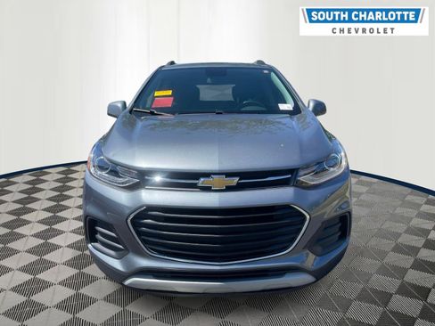 Used 2019 Chevrolet Trax LT w/ LT Convenience Package FWD image 2