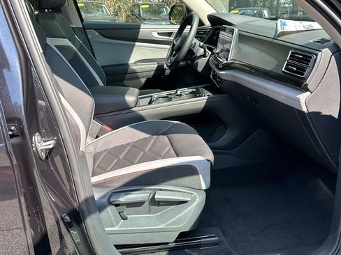 New 2026 Volkswagen Atlas Peak Edition AWD/4WD image 13