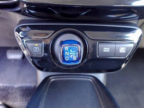 Certified 2022 Toyota Prius LE FWD image 17