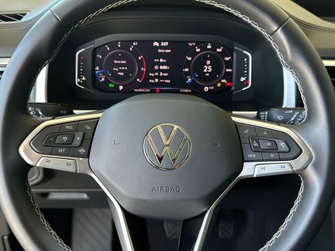 Used 2023 Volkswagen Atlas SE w/ Panoramic Sunroof Package FWD image 24