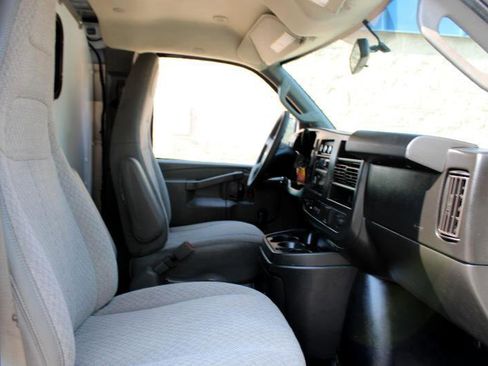 Used 2018 Chevrolet Express 2500 image 10
