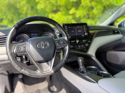 Used 2021 Toyota Camry SE FWD image 5